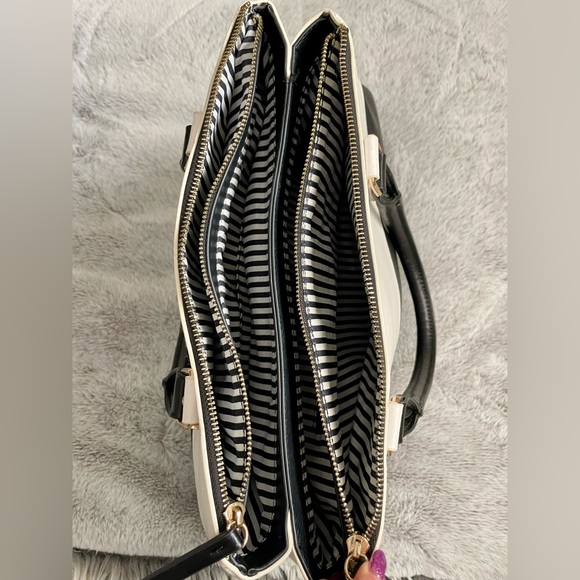 Black and white JustFab Purse - Picture 5 of 6